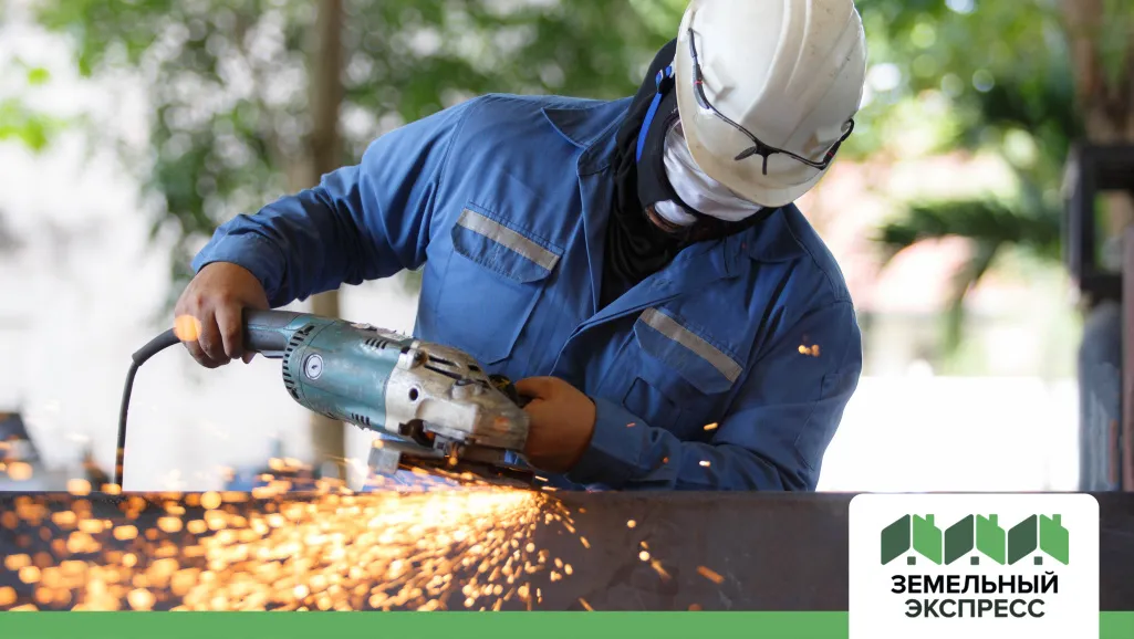 Спуск от автобусной остановки в КП Новый