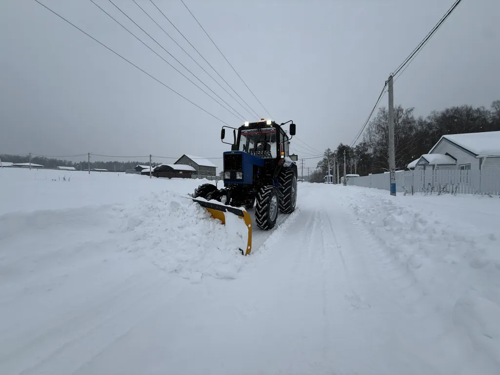 «Династия»: расчистка внутрипоселковых дорог
