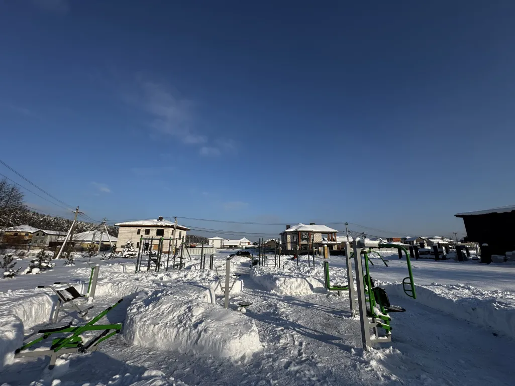 «Фаворит»: чистота на въезде и спортивной площадке