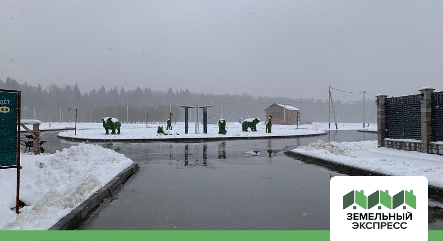 Провели очистку от снега территорию в поселке "Триумфальный"