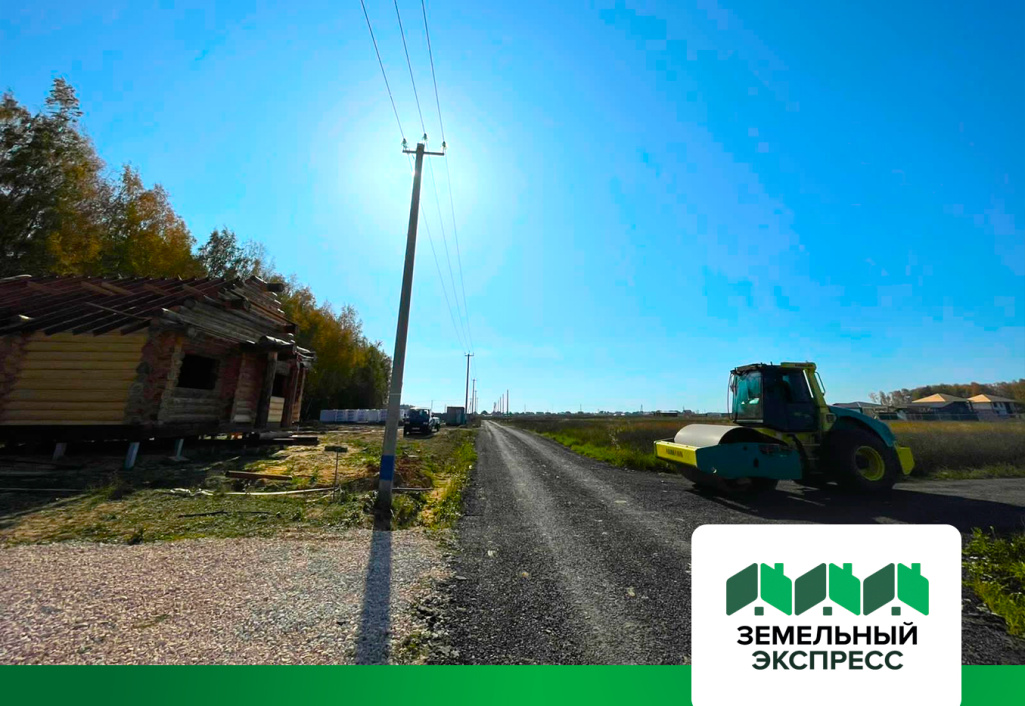 Укатка катком асфальтной крошки в поселке «Земляничная поляна 2»