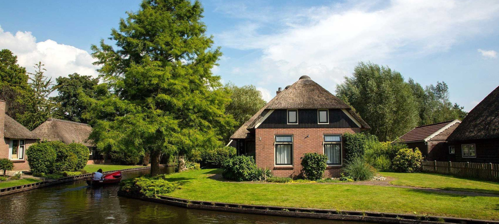 Дом у реки: плюсы и минусы