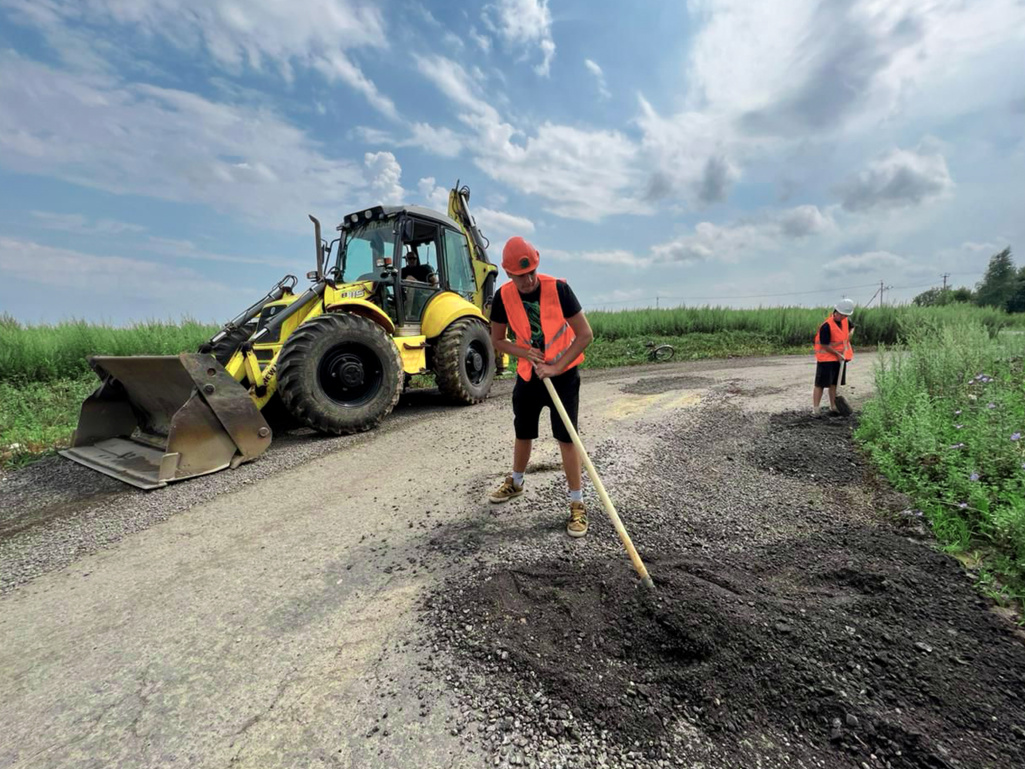 КП «Есенино»: произвели локальный ремонт на подъездной дороге