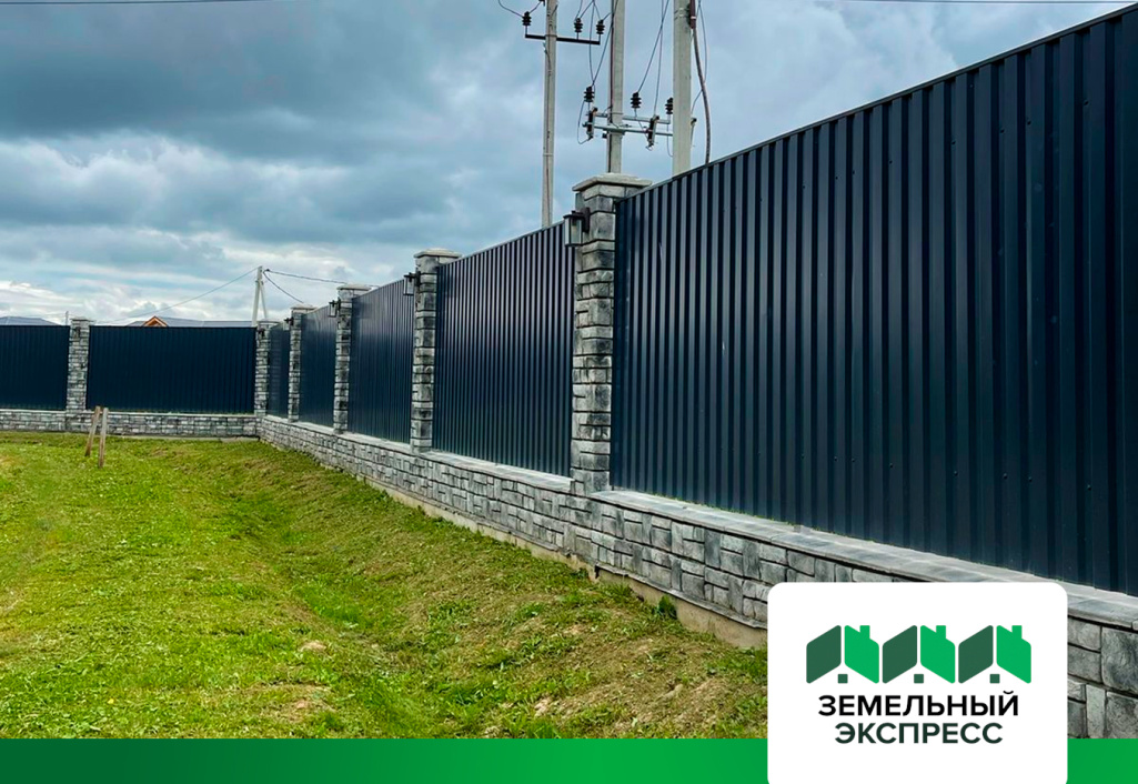 Работы по покосу газона во въездной группе поселка «Рэд»