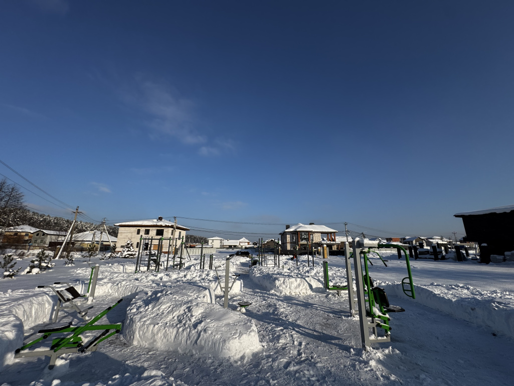 «Фаворит»: чистота на въезде и спортивной площадке